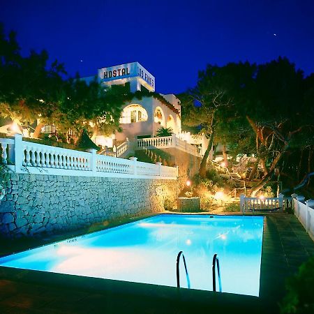 Hostal Los Pinos Cala de Sant Vicenc エクステリア 写真