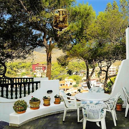 Hostal Los Pinos Cala de Sant Vicenc エクステリア 写真
