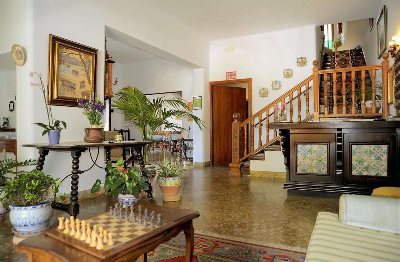 Hostal Los Pinos Cala de Sant Vicenc エクステリア 写真