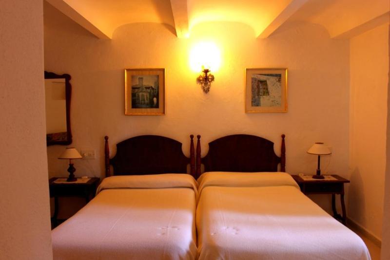 Hostal Los Pinos Cala de Sant Vicenc エクステリア 写真